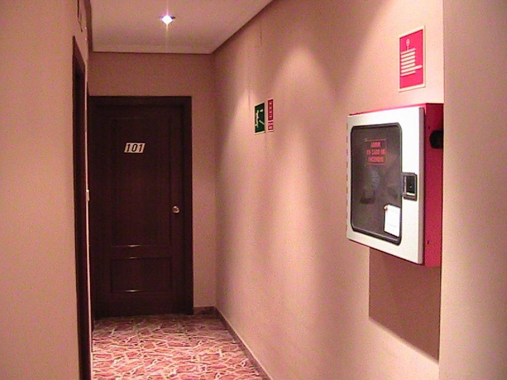 Hotel Манисес Экстерьер фото