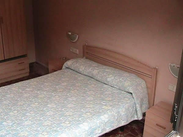 Hotel Манисес Экстерьер фото